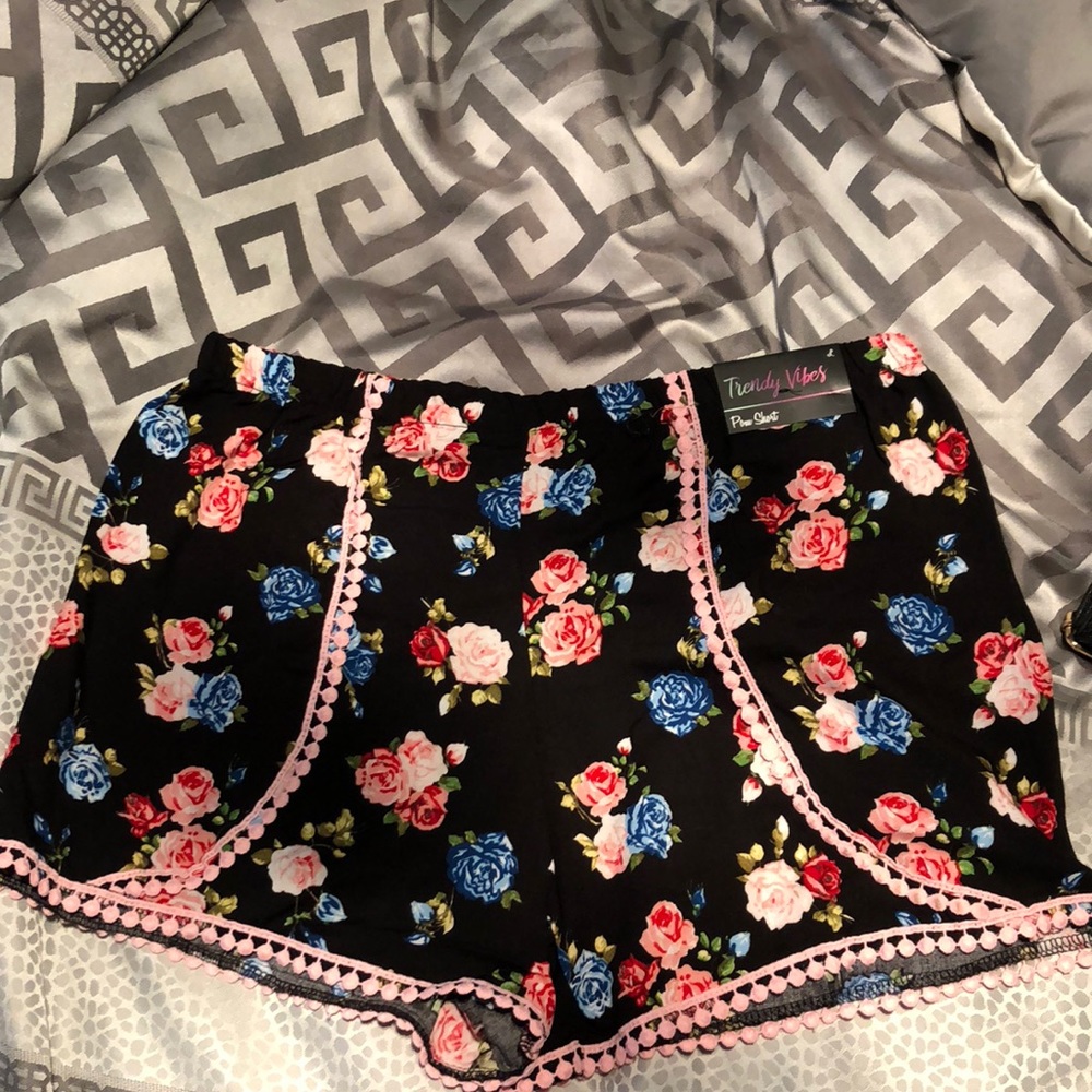 Floral Pom Short